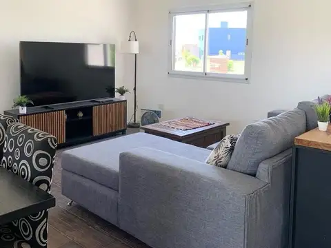 Casa en Alquiler con 2 cocheras