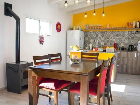 Casa 4 ambientes con 2 baños