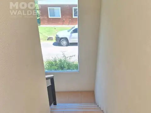 Casa en Alquiler con 2 cocheras