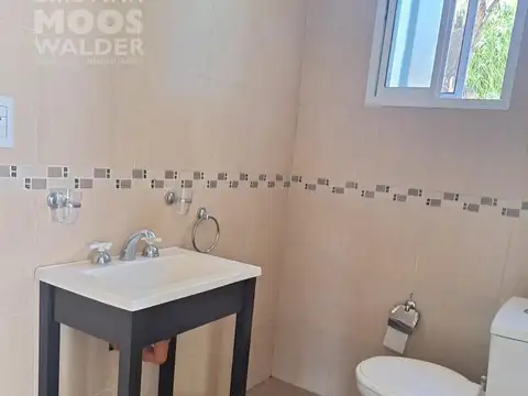 Casa 5 ambientes con 2 baños