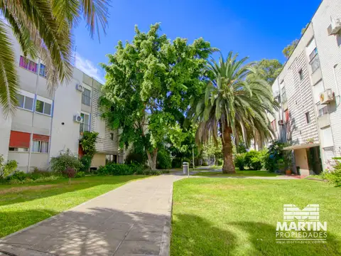 Av. Fondo de la Legua  al 2400