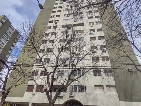 VENTA DTO 3 AMBIENTES CON BALCON EN EDIFICIO C/ VIGILANCIA MONITOREADA POSIBILIDAD DE COCHERA)