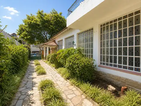 Casa 7 ambientes con 3 baños