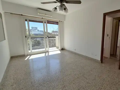 Alquiler departamento 2 ambientes en Floresta con balcón