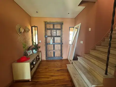 Casa 6 ambientes con 5 baños