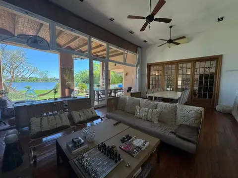 Casa en Alquiler Temporal con 1 cochera