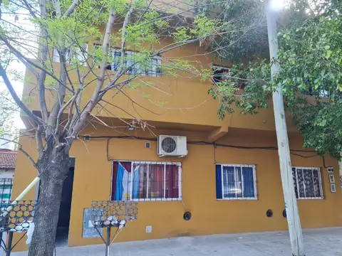 DPTO 2 AMB., 1º PISO ESCALERA, CONTRAFRENTE LUMINOSO