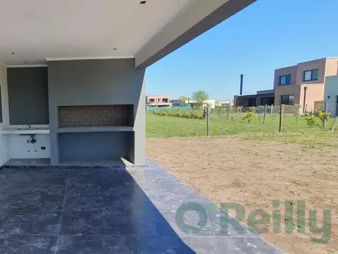 Casa 5 ambientes con 2 baños