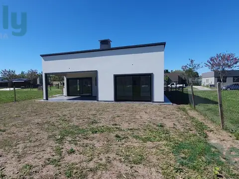 Casa en venta a estrenar, 3 dormitorios, lote interno Barrio San Pablo, Pilar