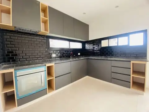 CASA EN VENTA EN SANTA ELENA - PILAR DEL ESTE