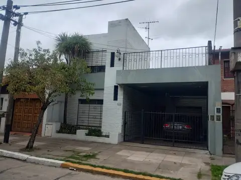 Excelente casa de 4 ambientes, Ideal inversor