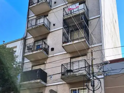Venta 1 ambiente al frente Monserrat con balcón ideal oportunidad