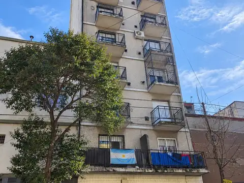 Venta 1 ambiente al frente Monserrat con balcón ideal oportunidad