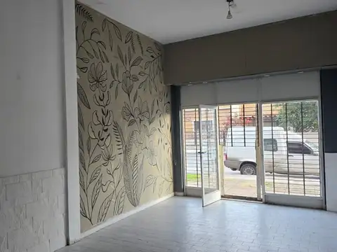 Local en Alquiler en Loma Hermosa, $ 700.000