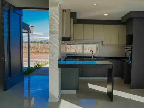 Casa 5 ambientes con 3 baños