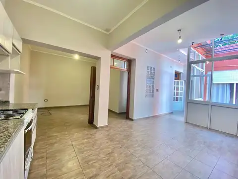 Alquiler Casa 2 Dormitorios con garage - Pje Vigil 400 (Alem 2900)