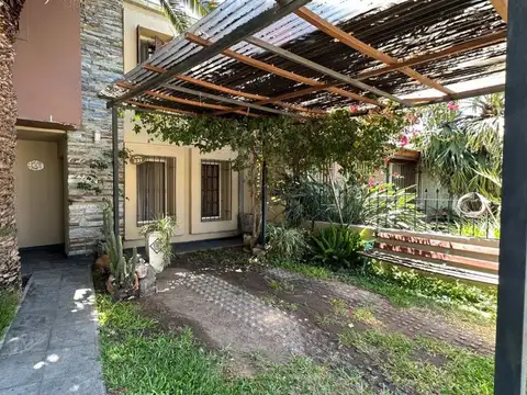 VENTA CASA 4 DORMITORIOS PILETA MARQUES DE SOBREM.