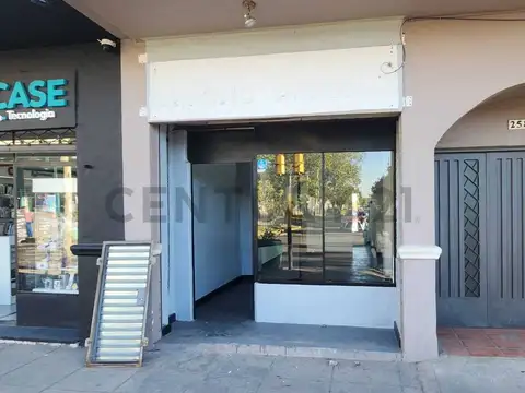 Alquiler Local Comercial 3 x 7 m | Excelente Ubicación sobre Brandsen | A metros del Hospital de Itu
