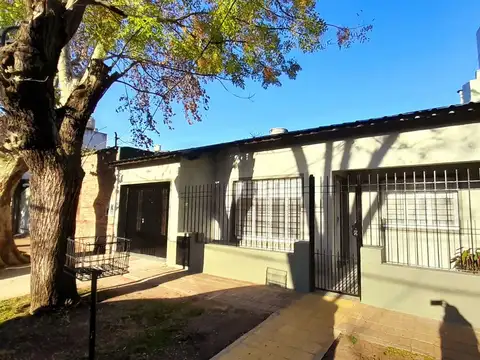 CARAPACHAY - LOTE PROPIO - 4 AMB CON JARDÍN Y GARAJE!