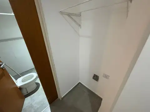 Eustaquio Frias 100, Piso 1