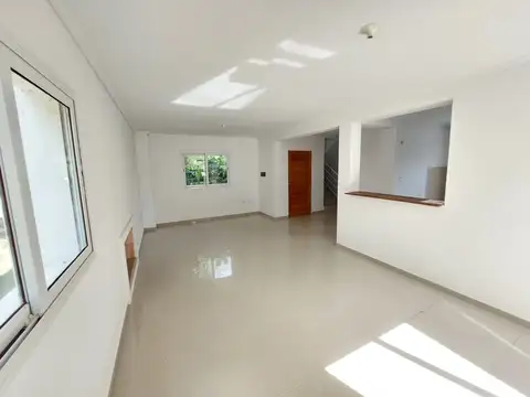 Casa 5 ambientes con 2 baños