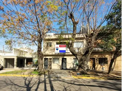 PH 4 AMBIENTES CON BALCÓN Y TERRAZA .