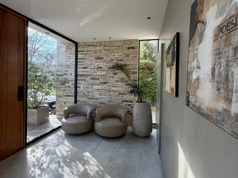 Casa en Alquiler Temporal con 4 cocheras