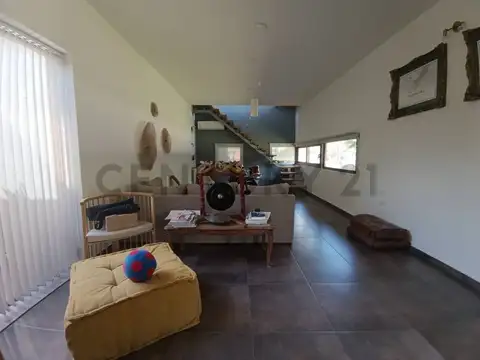 Casa 10 ambientes con 3 baños