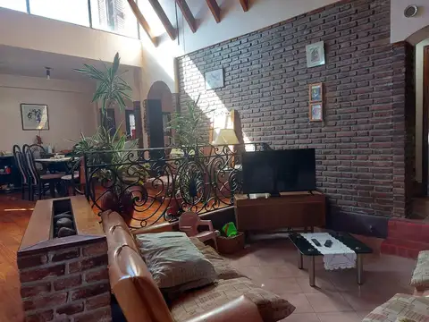 Casa 5 ambientes con 4 baños