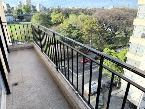 Amplio Semipiso 2 Amb Frente. Bajas Expensas! Cocina y Lavadero Indep. Hermosa Vista Al Parque!