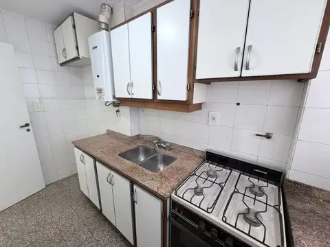 Departamento en Alquiler en Parque Chacabuco, $ 850.000