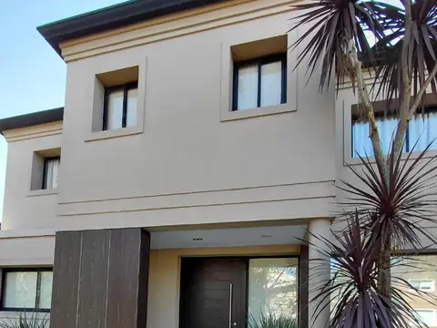 CASA 7 AMB + HAB. DE SERVICIO  - DOBLE LOTE - PISCINA