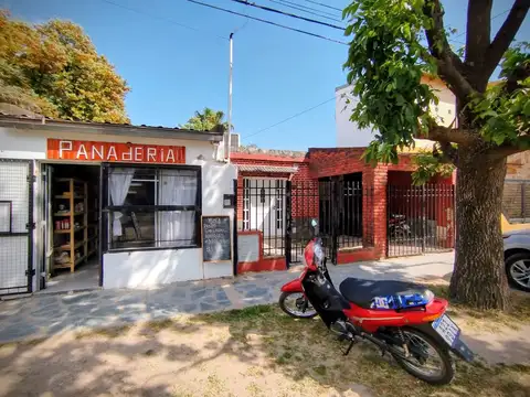 CASA 3 DORM. CON LOCAL, A METROS DE AV. RICHIERI