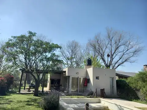 HERMOSA CASA EN VENTA EN ROLDAN-Calchaquies 1191