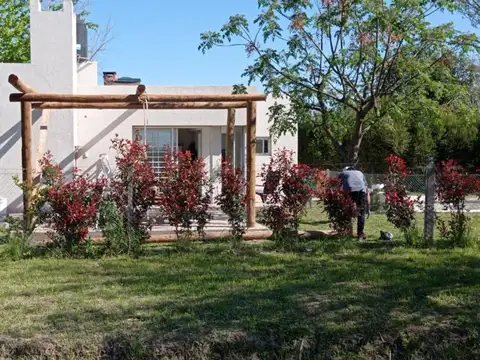 HERMOSA CASA EN VENTA EN ROLDAN-Calchaquies 1191