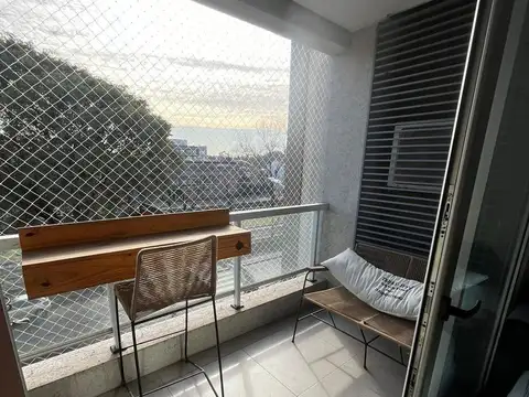 EXCELENTE DOS AMBIENTES AL FRENTE EN HAEDO CON BALCON Y PARRILA EN VENTA