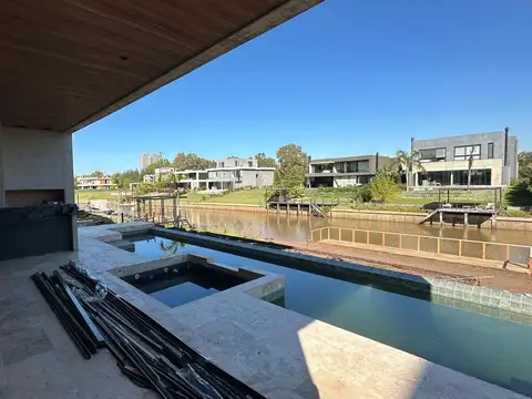 Casa 6 ambientes con 6 baños