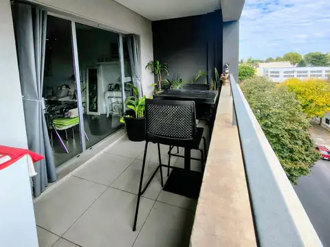 Impecable Semipiso Al Frente con Balcon Aterrazado Toillete y Habitacion Suite con Vestidor Apto Credito