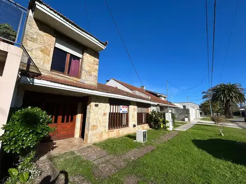 VENTA CASA 4 AMB CON COCHERA PARQUE CONSTITUCION