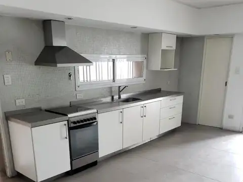 VENTA - CASA 6 AMB.- PILETA - COCHERA - CASTELAR