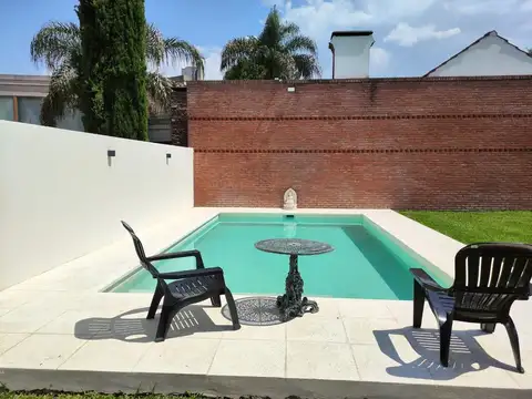 VENTA CASTELAR CASA 7 AMBIENTES COCHERAS PILETA