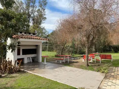 Casa 7 ambientes con 2 baños