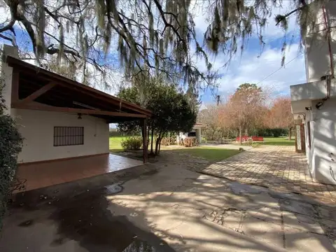 Casa en Venta con 2 cocheras