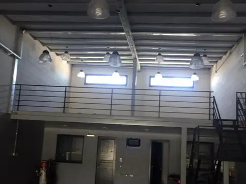 Galpon en Venta 31  mts Fondo