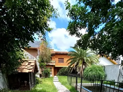 Casa con 3 dormitorios parque y pileta
