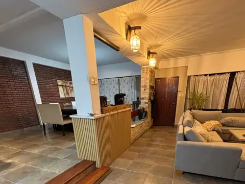 Casa en Venta con 4 cocheras