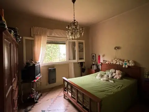 CASA EN ESQUINA CERCA DE LA ESTACIÓN DE RANELAGH U$S 90.000.-