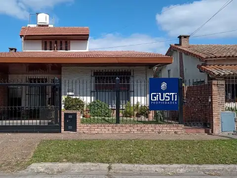 Permuta/ Venta casa 4 ambientes Apta credito