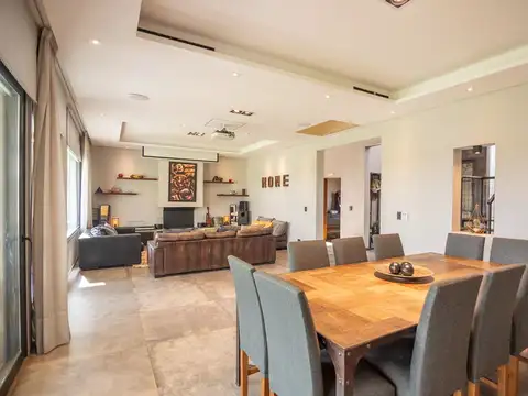 Imponente casa en venta en Santa Catalina V. Nueva