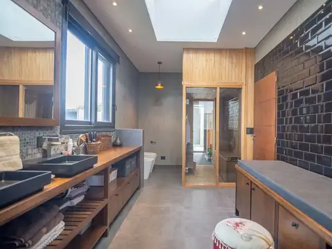 Casa 6 ambientes con 6 baños